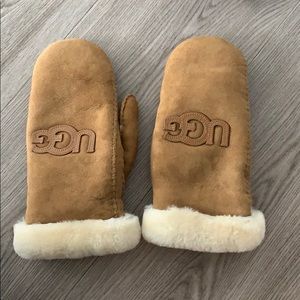NWOT UGG sheepskin mittens